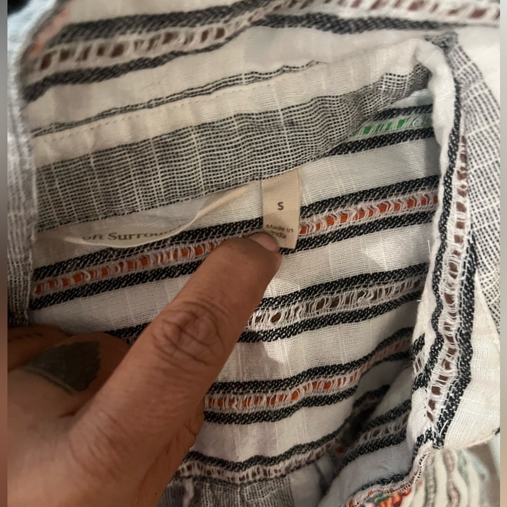 Soft‎ Surroundings Aruba Embroidered Pullover Tunic - Picture 3 of 6
